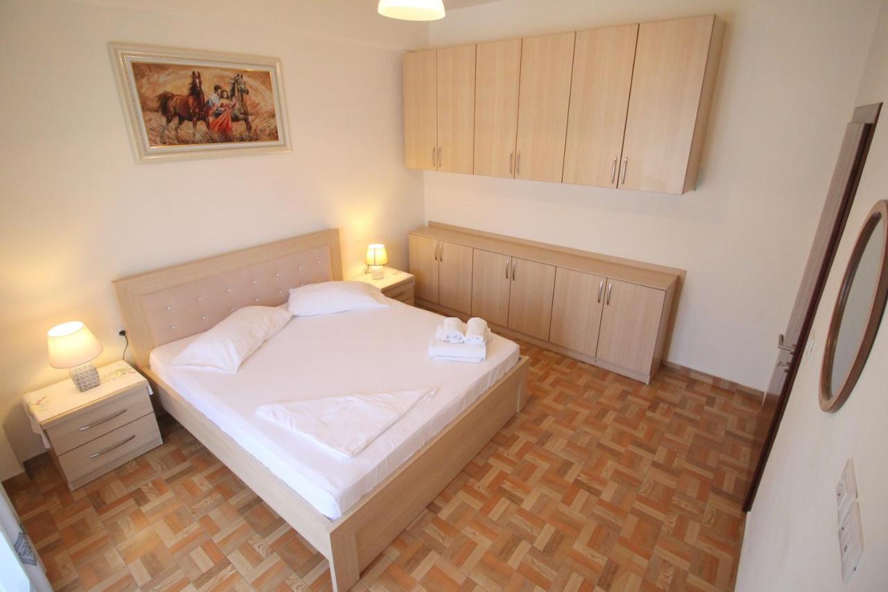 Doka Center Apartments Sarandë Buitenkant foto