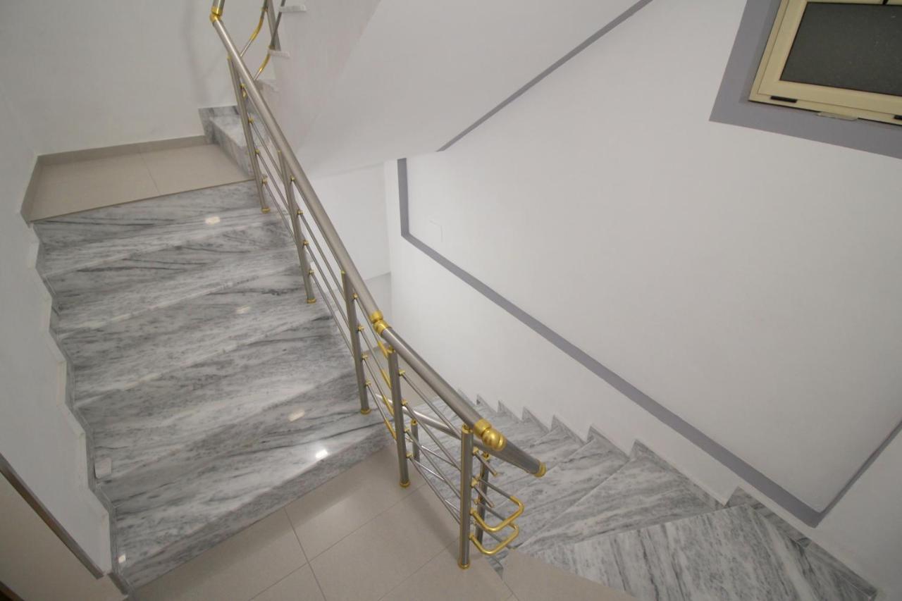 Doka Center Apartments Sarandë Buitenkant foto