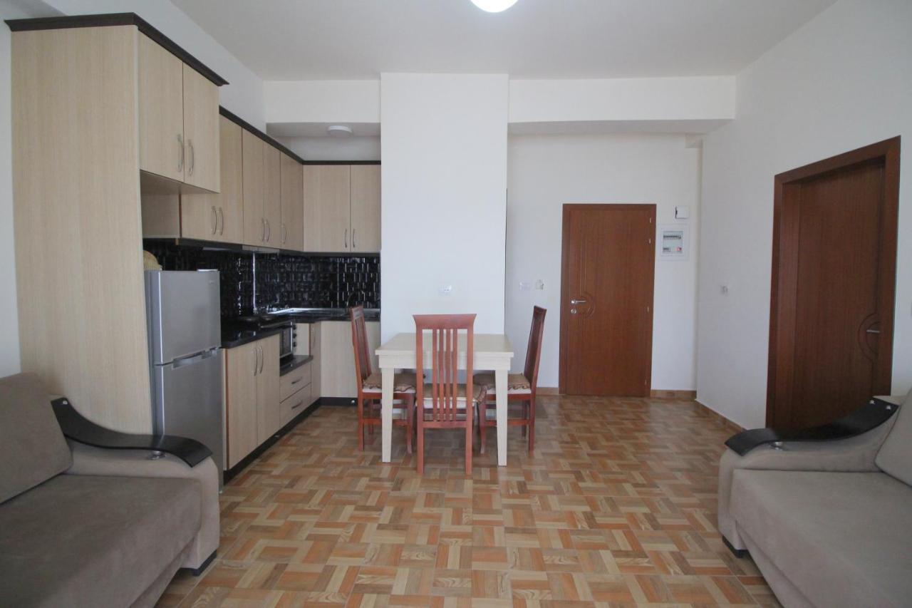 Doka Center Apartments Sarandë Buitenkant foto