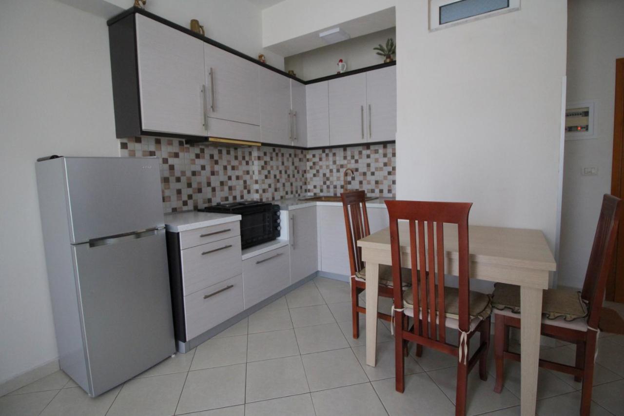 Doka Center Apartments Sarandë Buitenkant foto