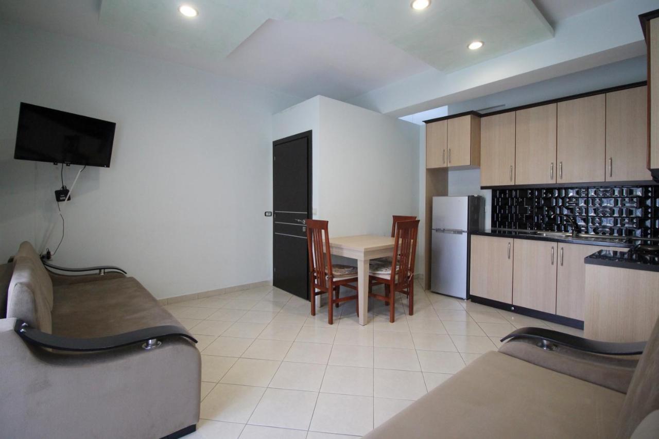 Doka Center Apartments Sarandë Buitenkant foto