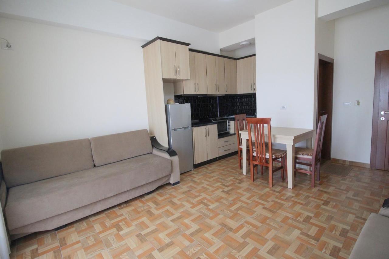 Doka Center Apartments Sarandë Buitenkant foto