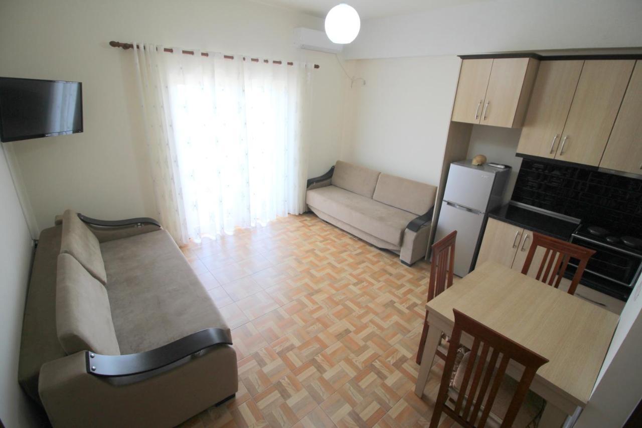 Doka Center Apartments Sarandë Buitenkant foto