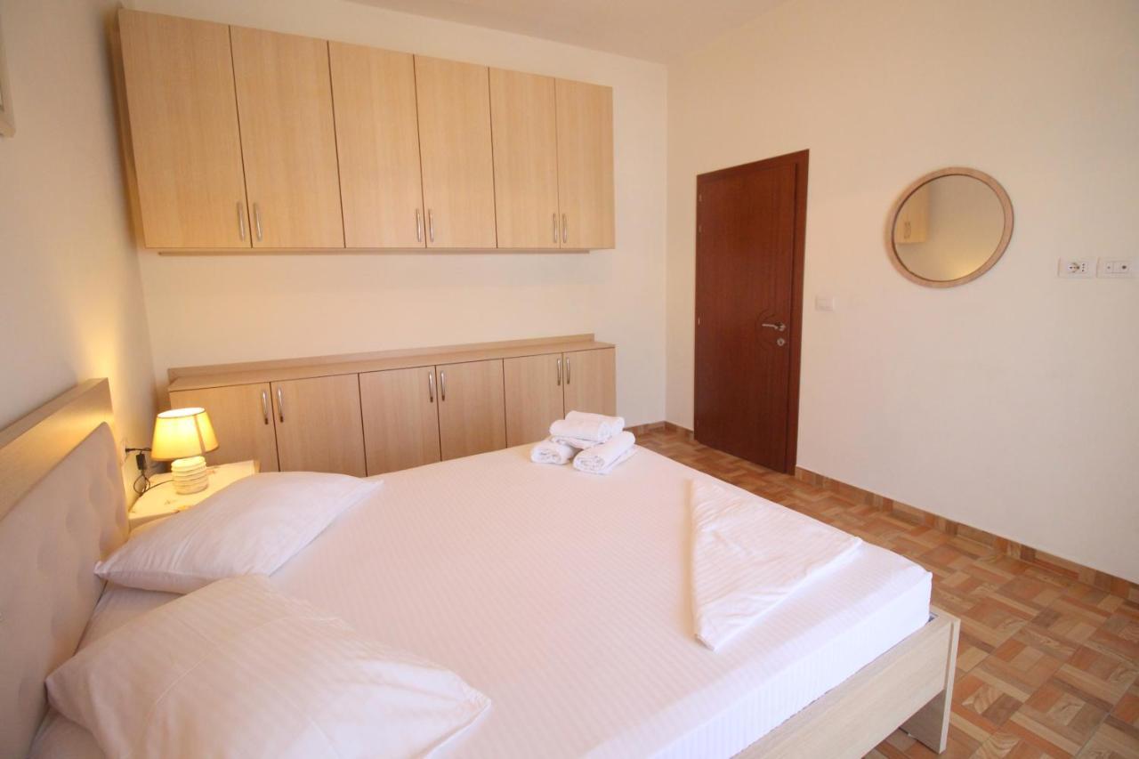 Doka Center Apartments Sarandë Buitenkant foto