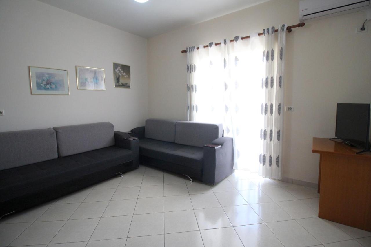Doka Center Apartments Sarandë Buitenkant foto