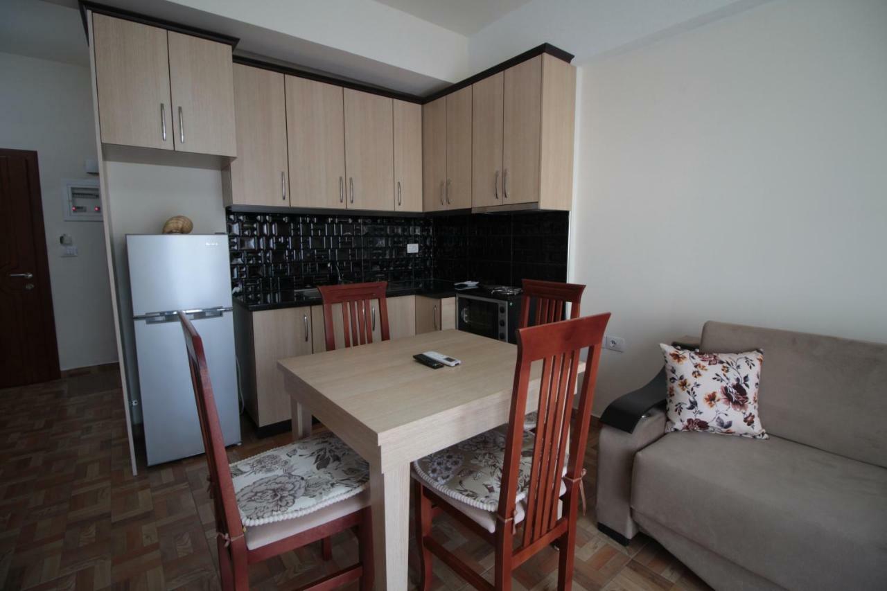 Doka Center Apartments Sarandë Buitenkant foto