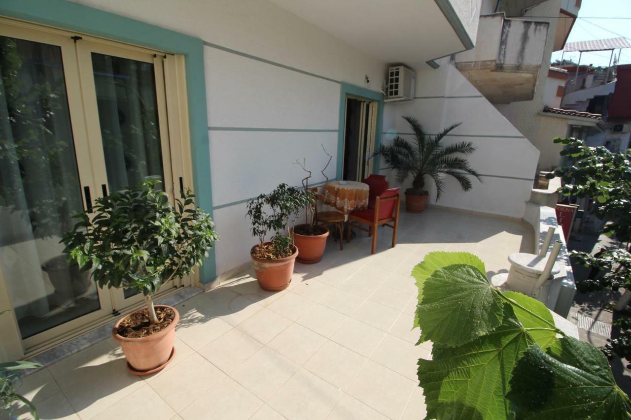 Doka Center Apartments Sarandë Buitenkant foto