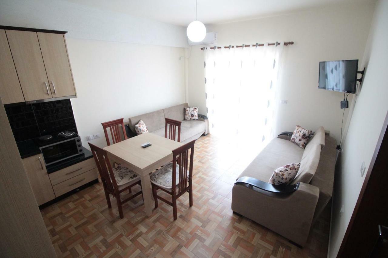 Doka Center Apartments Sarandë Buitenkant foto