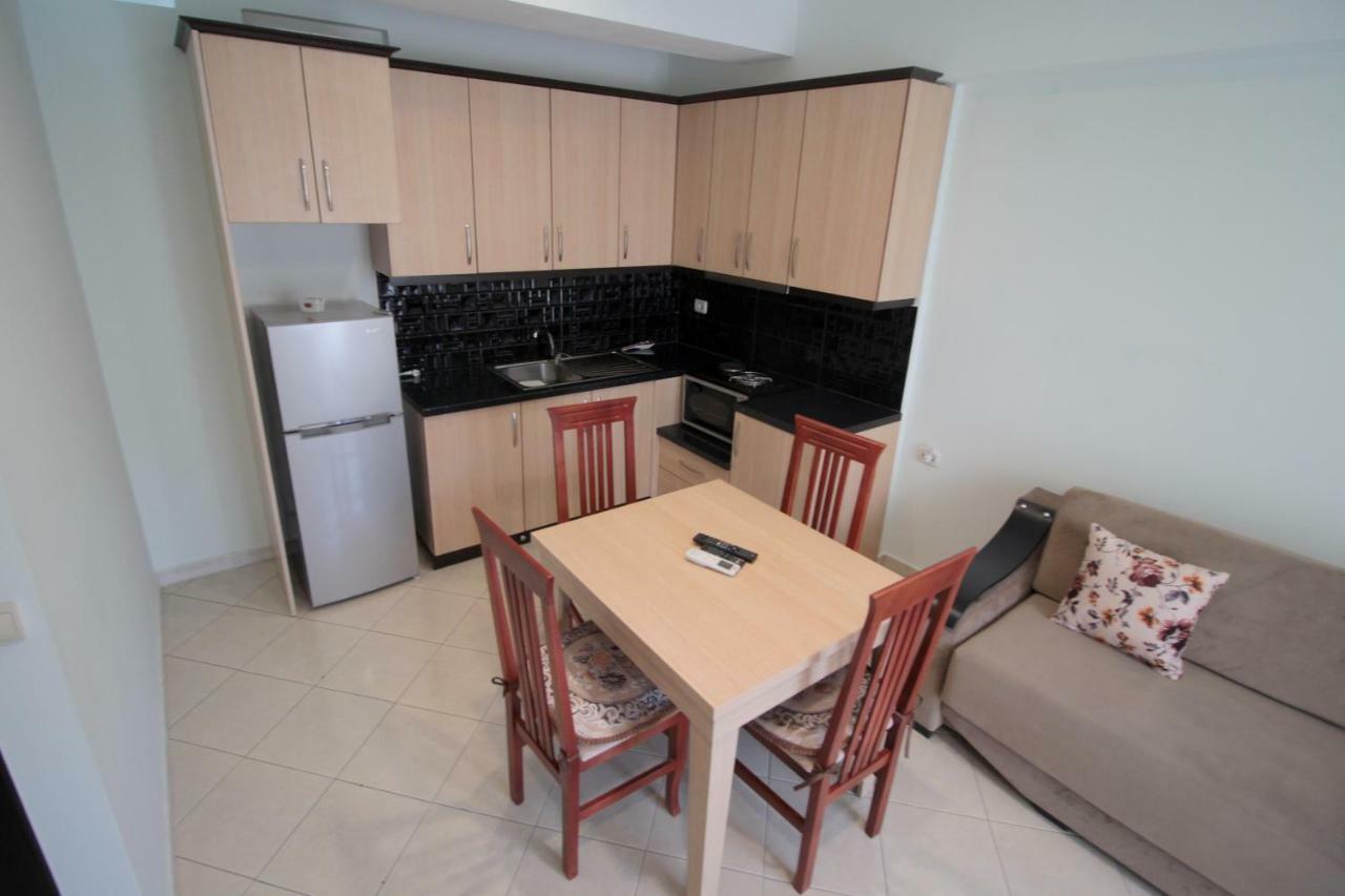 Doka Center Apartments Sarandë Buitenkant foto