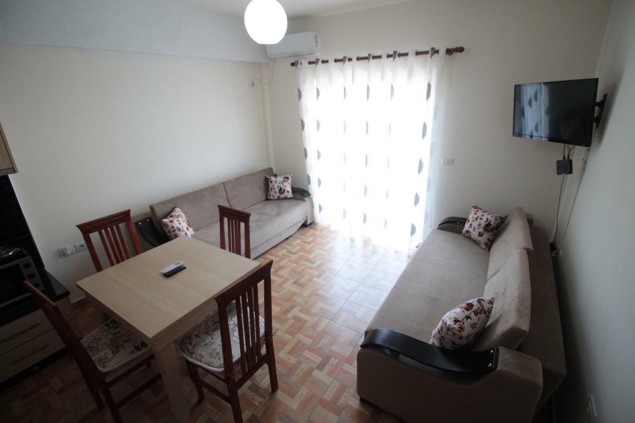 Doka Center Apartments Sarandë Buitenkant foto