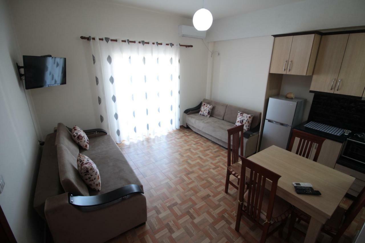 Doka Center Apartments Sarandë Buitenkant foto