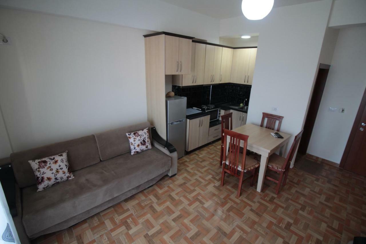 Doka Center Apartments Sarandë Buitenkant foto