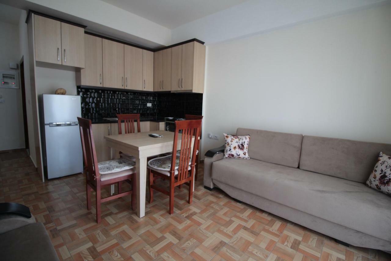 Doka Center Apartments Sarandë Buitenkant foto